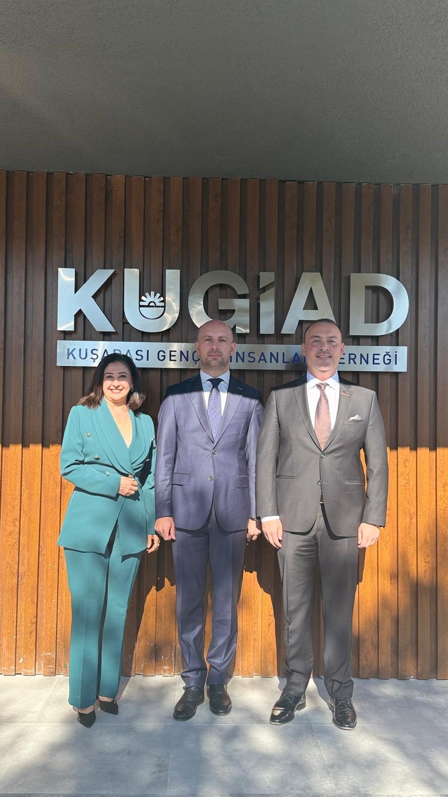 Kuşadası Genç İş Adamları Derneği’nin yeni merkezinin açılışına GÜNSİFED adına Başkan Gamze Aşnük katıldı.