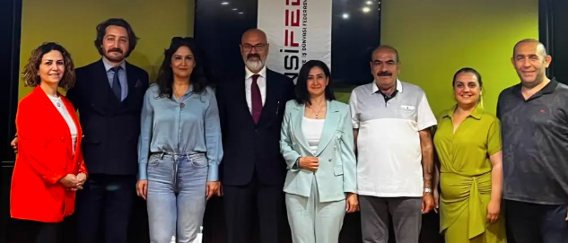 Gamze Balat Aşnük Başkanlığındaki yeni yönetim kurulu, görevi Enver Öztürkmen’den devraldı.